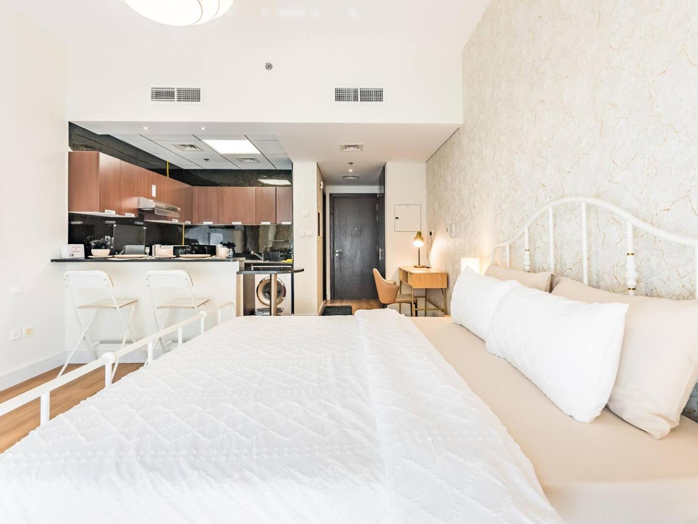 Special June Rate - Luxurious Studio - Golf View Apartment Dubai