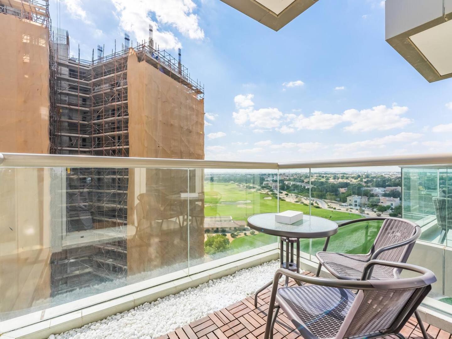 Apartment Special June Rate - Luxurious Studio - Golf View Dubai
