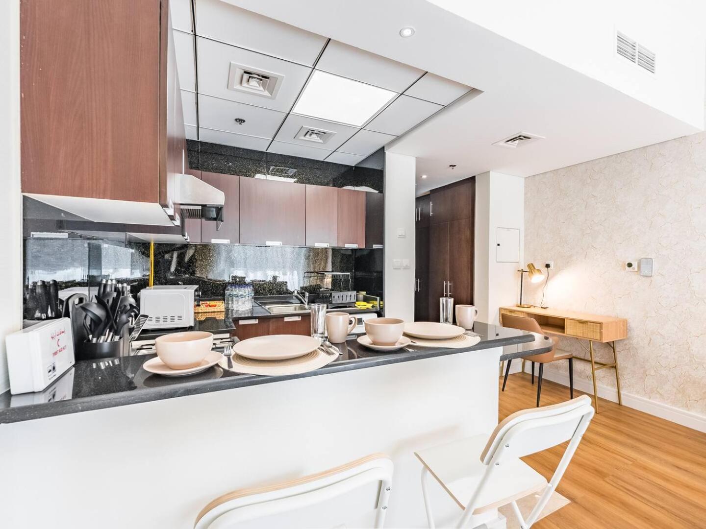 Apartment Special June Rate - Luxurious Studio - Golf View Dubai