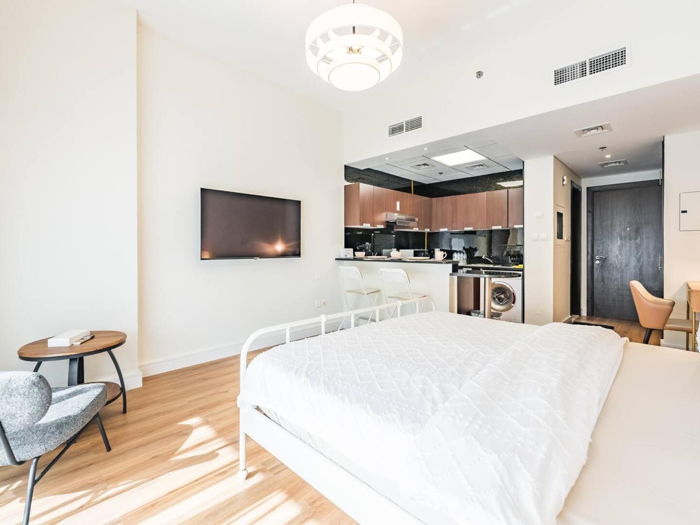 Apartment Special June Rate - Luxurious Studio - Golf View Dubai